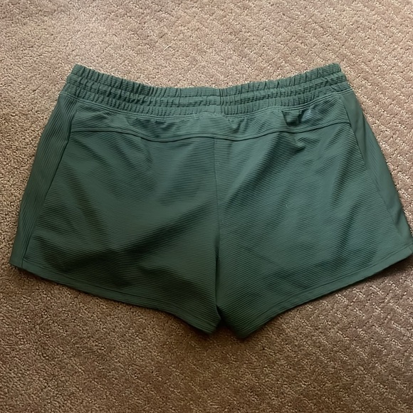 Addidas women’s training shorts pacer ribbed green - Picture 2 of 2